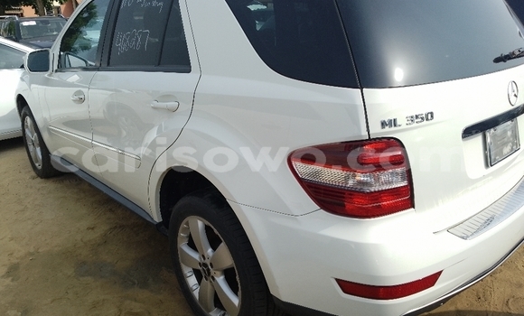 Acheter Occasion Voiture Mercedes-Benz ML–Class Blanc à Cotonou, Benin Acheter Occasion Voiture Mercedes-Benz ML–Class Blanc à Cotonou, Benin
