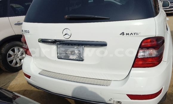 Acheter Occasion Voiture Mercedes-Benz ML–Class Blanc à Cotonou, Benin Acheter Occasion Voiture Mercedes-Benz ML–Class Blanc à Cotonou, Benin
