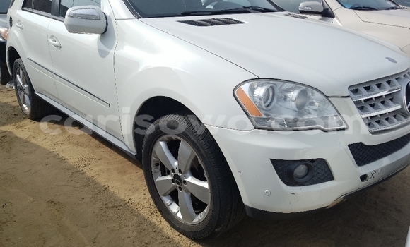 Acheter Occasion Voiture Mercedes-Benz ML–Class Blanc à Cotonou, Benin Acheter Occasion Voiture Mercedes-Benz ML–Class Blanc à Cotonou, Benin