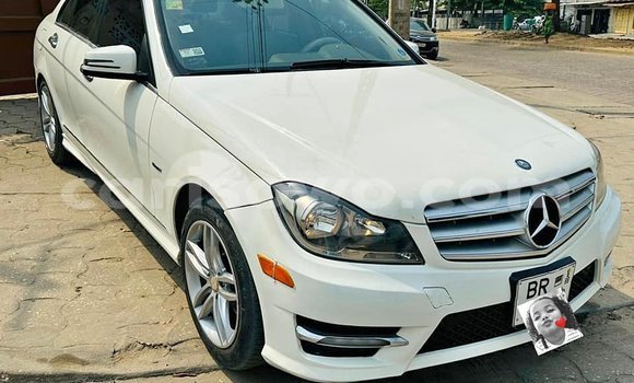 Ra Àlòkù Mercedes-Benz C–Class funfun Ọkọ̀ in Cotonou ni Benin Ra Àlòkù Mercedes-Benz C–Class funfun Ọkọ̀ in Cotonou ni Benin