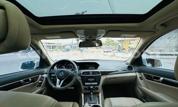 Ra Àlòkù Mercedes-Benz C–Class funfun Ọkọ̀ in Cotonou ni Benin Ra Àlòkù Mercedes-Benz C–Class funfun Ọkọ̀ in Cotonou ni Benin