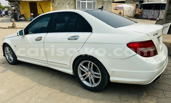 Ra Àlòkù Mercedes-Benz C–Class funfun Ọkọ̀ in Cotonou ni Benin Ra Àlòkù Mercedes-Benz C–Class funfun Ọkọ̀ in Cotonou ni Benin