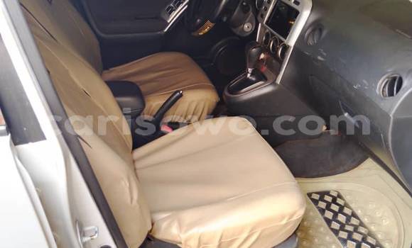 Sayi Na hannu Toyota Matrix White Mota in Abomey Calavi a Benin Sayi Na hannu Toyota Matrix White Mota in Abomey Calavi a Benin