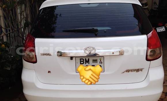 Sayi Na hannu Toyota Matrix White Mota in Abomey Calavi a Benin Sayi Na hannu Toyota Matrix White Mota in Abomey Calavi a Benin