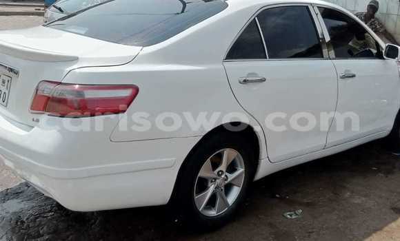 Ra Àlòkù Toyota Camry funfun Ọkọ̀ in Cotonou ni Benin Ra Àlòkù Toyota Camry funfun Ọkọ̀ in Cotonou ni Benin