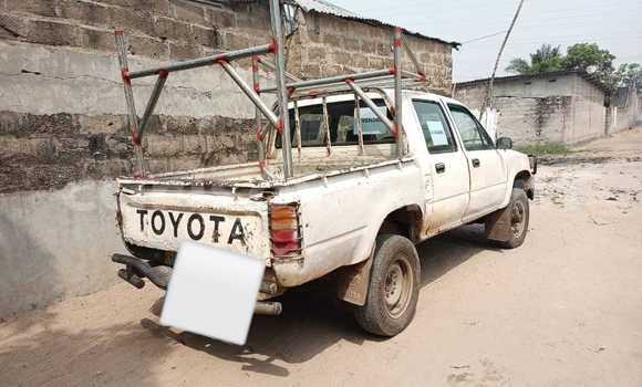 Buy Used Toyota Hilux White Car in Cotonou in Benign