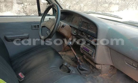 Ra Àlòkù Toyota Hilux funfun Ọkọ̀ in Cotonou ni Benin Ra Àlòkù Toyota Hilux funfun Ọkọ̀ in Cotonou ni Benin