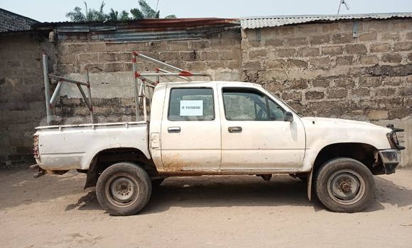 Ra Àlòkù Toyota Hilux funfun Ọkọ̀ in Cotonou ni Benin Ra Àlòkù Toyota Hilux funfun Ọkọ̀ in Cotonou ni Benin