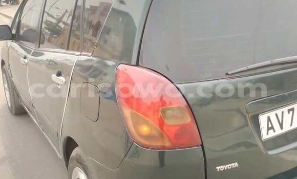 Acheter Occasion Voiture Toyota Corolla Verso Vert à Cotonou, Benin Acheter Occasion Voiture Toyota Corolla Verso Vert à Cotonou, Benin