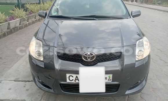 Sayi Na hannu Toyota Auris Azurfa Mota in Cotonou a Benin