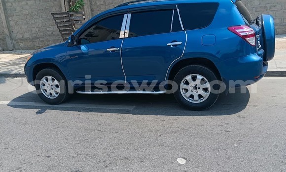 Sayi Na hannu Toyota RAV4 Blue Mota in Cotonou a Benin Sayi Na hannu Toyota RAV4 Blue Mota in Cotonou a Benin