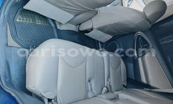 Sayi Na hannu Toyota RAV4 Blue Mota in Cotonou a Benin Sayi Na hannu Toyota RAV4 Blue Mota in Cotonou a Benin