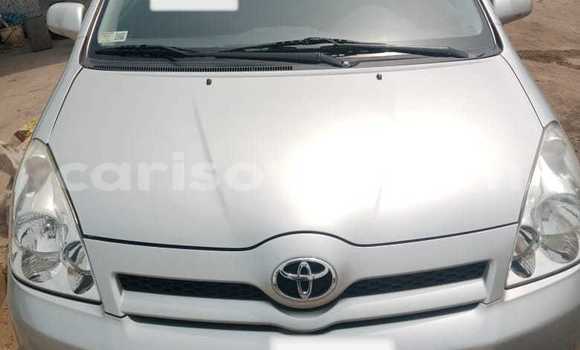 Ra Àlòkù Toyota Corolla Verso Silver Ọkọ̀ in Cotonou ni Benin Ra Àlòkù Toyota Corolla Verso Silver Ọkọ̀ in Cotonou ni Benin