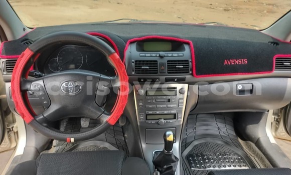Sayi Na hannu Toyota Avensis Azurfa Mota in Cotonou a Benin Sayi Na hannu Toyota Avensis Azurfa Mota in Cotonou a Benin