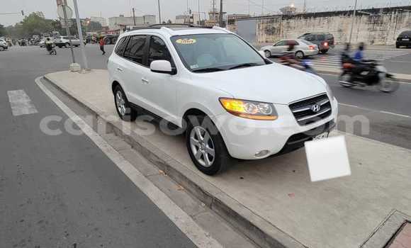 Ra Àlòkù Hyundai Santa Fe funfun Ọkọ̀ in Cotonou ni Benin Ra Àlòkù Hyundai Santa Fe funfun Ọkọ̀ in Cotonou ni Benin