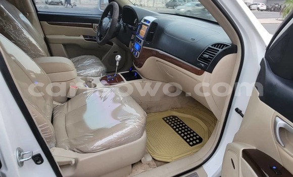Ra Àlòkù Hyundai Santa Fe funfun Ọkọ̀ in Cotonou ni Benin Ra Àlòkù Hyundai Santa Fe funfun Ọkọ̀ in Cotonou ni Benin