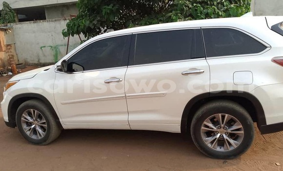 Acheter Occasion Voiture Toyota Highlander Blanc à Cotonou, Benin Acheter Occasion Voiture Toyota Highlander Blanc à Cotonou, Benin