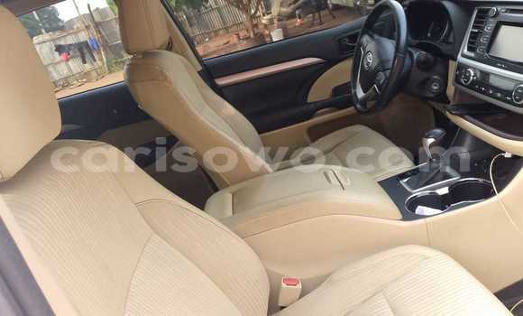 Acheter Occasion Voiture Toyota Highlander Blanc à Cotonou, Benin Acheter Occasion Voiture Toyota Highlander Blanc à Cotonou, Benin