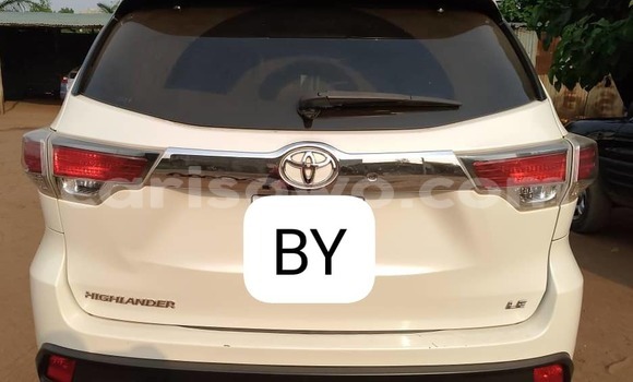 Acheter Occasion Voiture Toyota Highlander Blanc à Cotonou, Benin Acheter Occasion Voiture Toyota Highlander Blanc à Cotonou, Benin