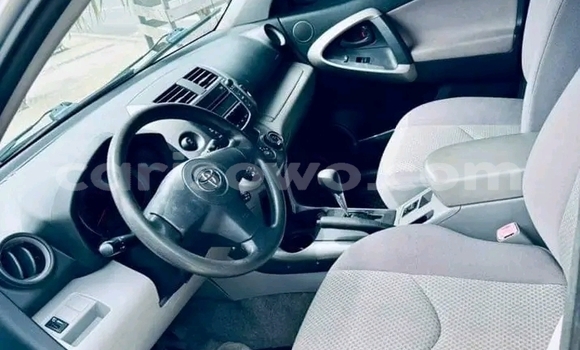 Ra Àlòkù Toyota RAV4 Silver Ọkọ̀ in Porto Novo ni Benin