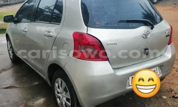 Sayi Na hannu Toyota Yaris Azurfa Mota in Cotonou a Benin