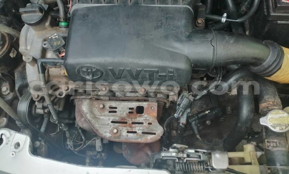 Sayi Na hannu Toyota Yaris Azurfa Mota in Cotonou a Benin Sayi Na hannu Toyota Yaris Azurfa Mota in Cotonou a Benin