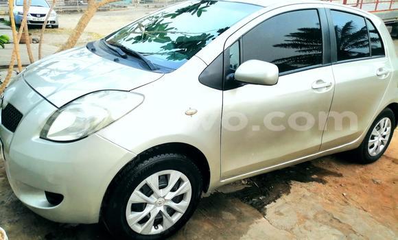 Sayi Na hannu Toyota Yaris Azurfa Mota in Cotonou a Benin Sayi Na hannu Toyota Yaris Azurfa Mota in Cotonou a Benin