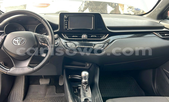 Acheter Occasion Voiture Toyota C-HR Gris à Porto Novo, Benin Acheter Occasion Voiture Toyota C-HR Gris à Porto Novo, Benin