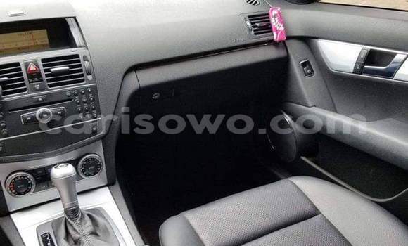 Sayi Na hannu Mercedes-Benz C-klasse Azurfa Mota in Cotonou a Benin Sayi Na hannu Mercedes-Benz C-klasse Azurfa Mota in Cotonou a Benin
