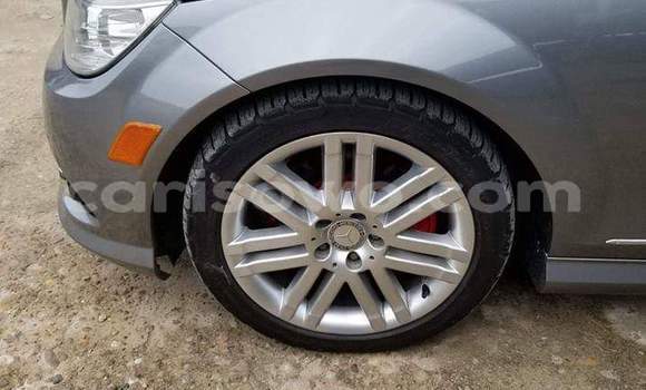 Sayi Na hannu Mercedes-Benz C-klasse Azurfa Mota in Cotonou a Benin Sayi Na hannu Mercedes-Benz C-klasse Azurfa Mota in Cotonou a Benin