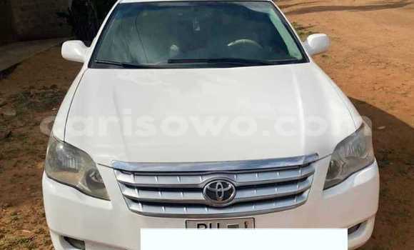 Sayi Na hannu Toyota Avalon White Mota in Cotonou a Benin