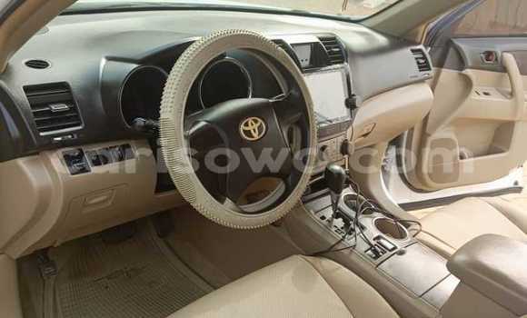 Buy Used Toyota Highlander White Car in Cotonou in Benign Buy Used Toyota Highlander White Car in Cotonou in Benign