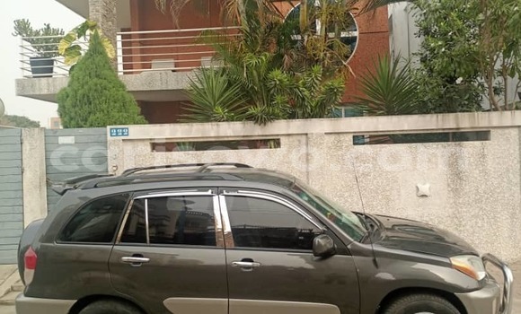Sayi Na hannu Toyota RAV4 Azurfa Mota in Cotonou a Benin Sayi Na hannu Toyota RAV4 Azurfa Mota in Cotonou a Benin