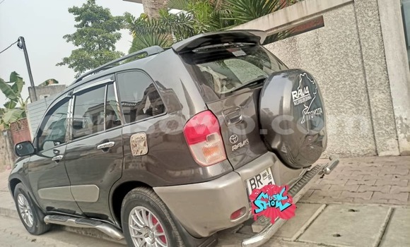 Sayi Na hannu Toyota RAV4 Azurfa Mota in Cotonou a Benin Sayi Na hannu Toyota RAV4 Azurfa Mota in Cotonou a Benin