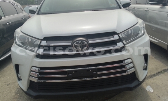 Acheter Occasion Voiture Toyota Highlander Blanc à Cotonou, Benin Acheter Occasion Voiture Toyota Highlander Blanc à Cotonou, Benin