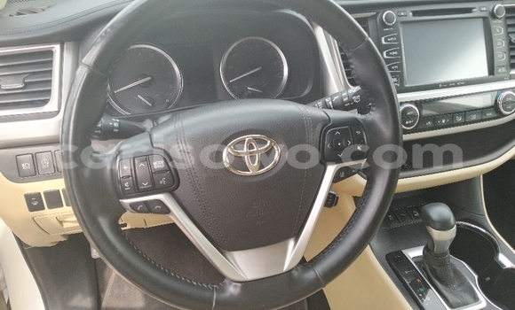 Ra Àlòkù Toyota Highlander funfun Ọkọ̀ in Cotonou ni Benin Ra Àlòkù Toyota Highlander funfun Ọkọ̀ in Cotonou ni Benin