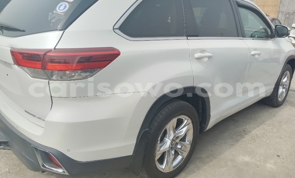 Ra Àlòkù Toyota Highlander funfun Ọkọ̀ in Cotonou ni Benin Ra Àlòkù Toyota Highlander funfun Ọkọ̀ in Cotonou ni Benin