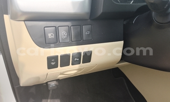 Ra Àlòkù Toyota Highlander funfun Ọkọ̀ in Cotonou ni Benin Ra Àlòkù Toyota Highlander funfun Ọkọ̀ in Cotonou ni Benin