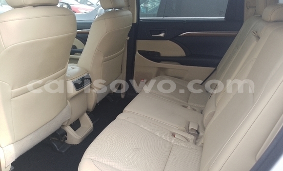 Ra Àlòkù Toyota Highlander funfun Ọkọ̀ in Cotonou ni Benin Ra Àlòkù Toyota Highlander funfun Ọkọ̀ in Cotonou ni Benin