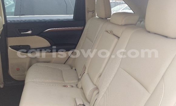 Ra Àlòkù Toyota Highlander funfun Ọkọ̀ in Cotonou ni Benin Ra Àlòkù Toyota Highlander funfun Ọkọ̀ in Cotonou ni Benin