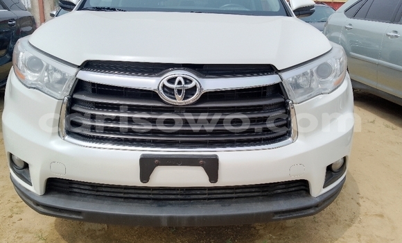 Acheter Occasion Voiture Toyota Highlander Blanc à Cotonou, Benin