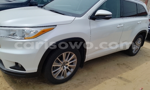 Acheter Occasion Voiture Toyota Highlander Blanc à Cotonou, Benin Acheter Occasion Voiture Toyota Highlander Blanc à Cotonou, Benin