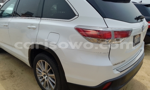 Acheter Occasion Voiture Toyota Highlander Blanc à Cotonou, Benin Acheter Occasion Voiture Toyota Highlander Blanc à Cotonou, Benin