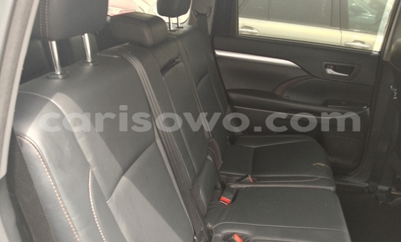 Acheter Occasion Voiture Toyota Highlander Blanc à Cotonou, Benin Acheter Occasion Voiture Toyota Highlander Blanc à Cotonou, Benin