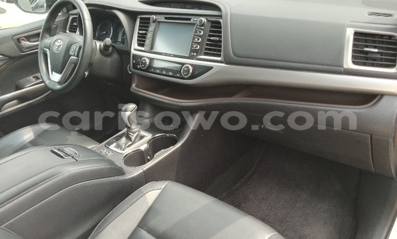 Acheter Occasion Voiture Toyota Highlander Blanc à Cotonou, Benin Acheter Occasion Voiture Toyota Highlander Blanc à Cotonou, Benin