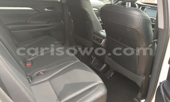Acheter Occasion Voiture Toyota Highlander Blanc à Cotonou, Benin Acheter Occasion Voiture Toyota Highlander Blanc à Cotonou, Benin