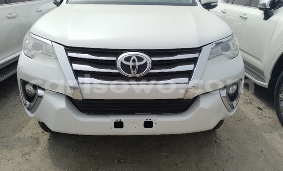 Acheter Occasion Voiture Toyota Fortuner Blanc à Cotonou, Benin Acheter Occasion Voiture Toyota Fortuner Blanc à Cotonou, Benin