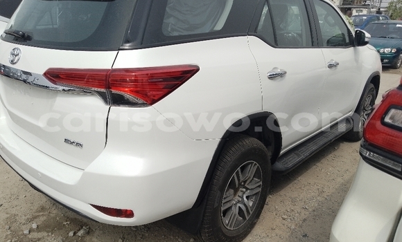 Acheter Occasion Voiture Toyota Fortuner Blanc à Cotonou, Benin Acheter Occasion Voiture Toyota Fortuner Blanc à Cotonou, Benin