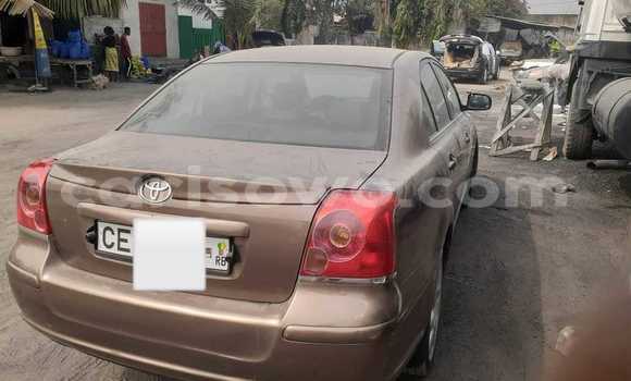 Sayi Na hannu Toyota Avensis Brown Mota in Cotonou a Benin