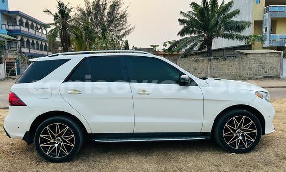 Sayi Na hannu Mercedes-Benz ML–Class White Mota in Cotonou a Benin Sayi Na hannu Mercedes-Benz ML–Class White Mota in Cotonou a Benin